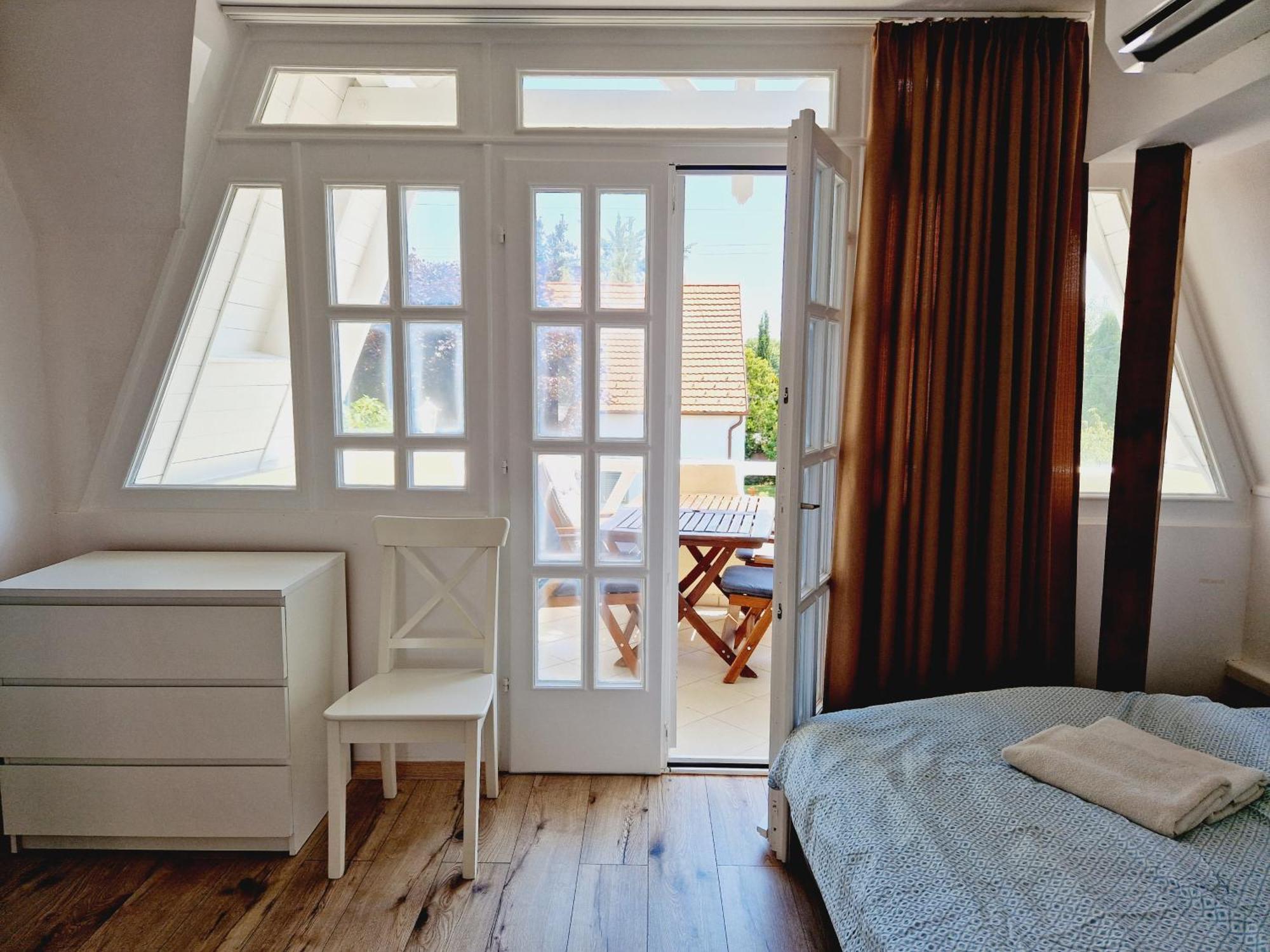 Balaton Apartman Fuered Balatonfured Exterior photo