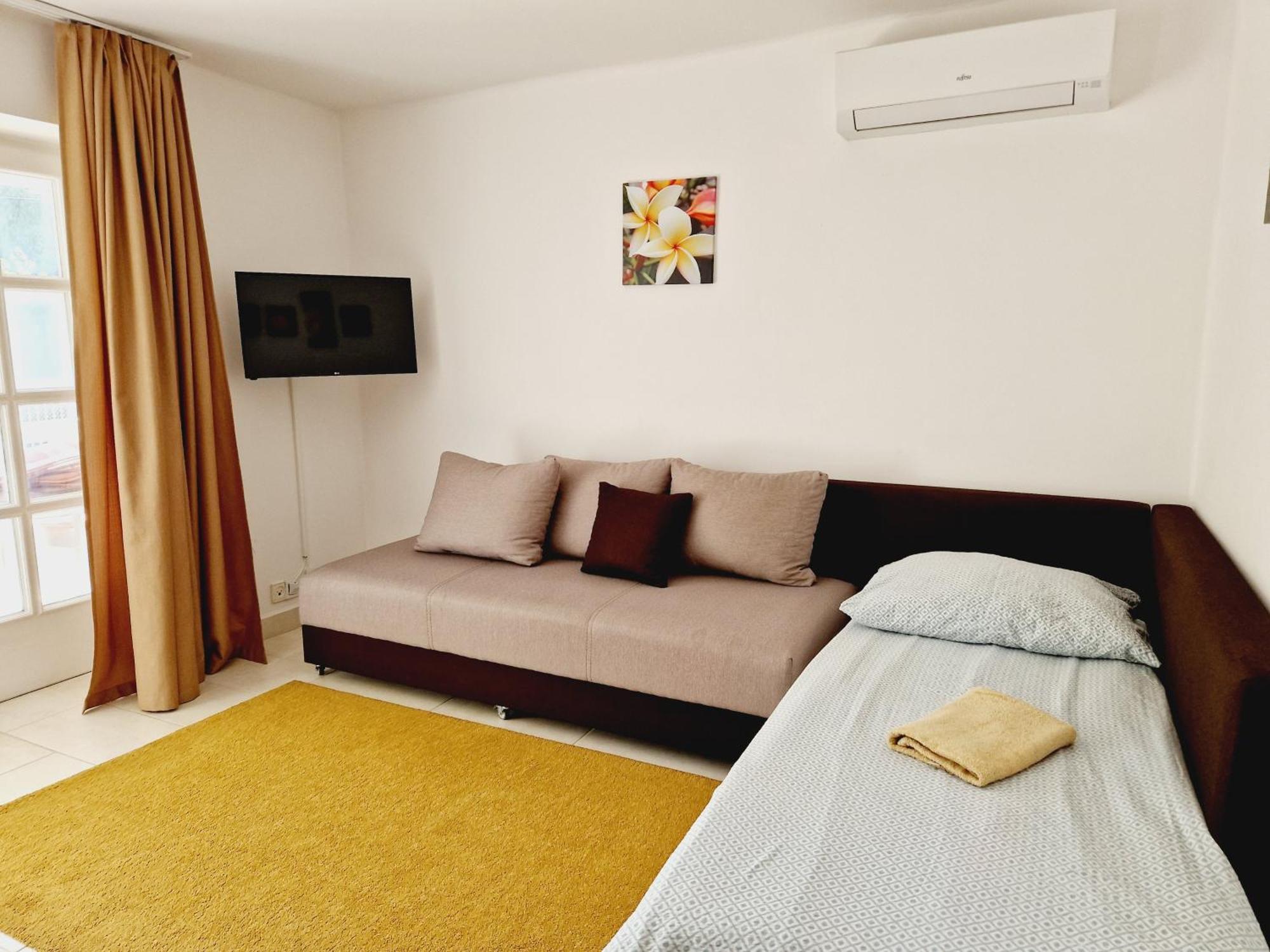 Balaton Apartman Fuered Balatonfured Exterior photo